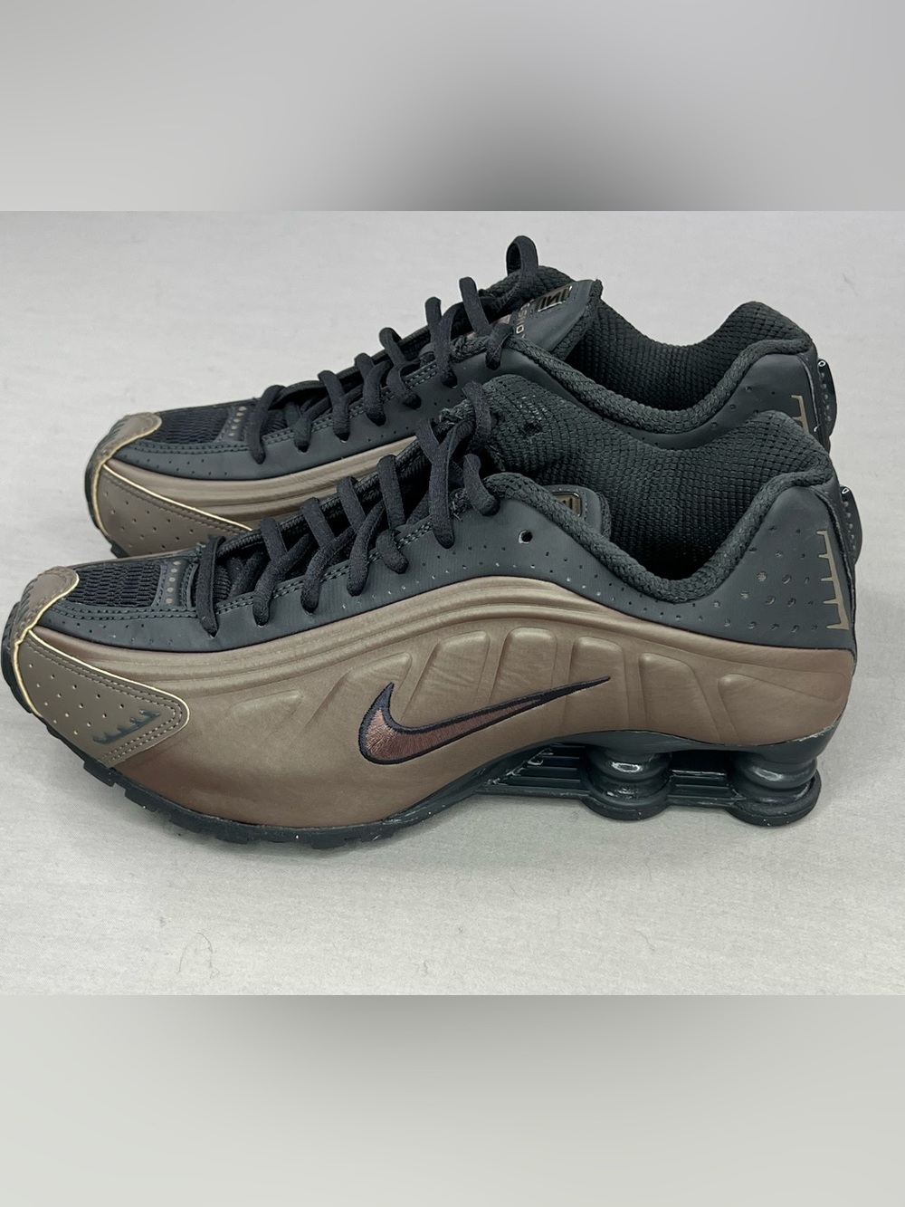 NIKE SHOX R4 IRONSTONE OFF NOIR WOMENS ATHLETIC ACTIVE SHOES